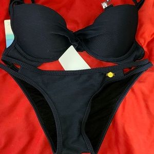Black sunseeker bathing suit